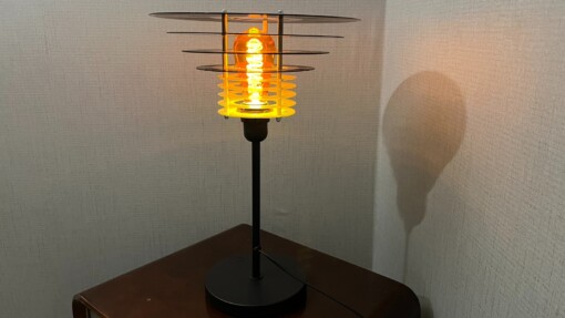 Tafellamp  "Strauss" ge-upcycled van oude LP's en CD's