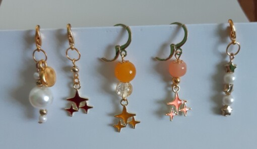 Handgemaakte Stitchmarkers/ steek markeerders, Set van 5: Perfecte accessoires voor Creatieve Geesten! verschillende thema's, Sleuterlhangers