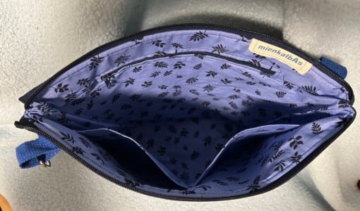 Donkerblauwe jeans schoudertas met geborduurd bladeren-tak