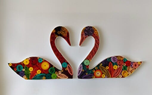 Papierkunst in quilling-techniek: Zwanen – symbolisch wanddecor in kleur voor jouw interieur