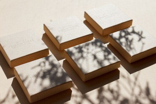 Golden Blossom | Handgeweven Geometrische Kralenoorbellen voor Gevoelige Oren