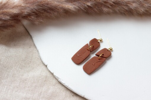 Laura Burnt Sienna | Elegante Hangende Oorbellen van Klei – Lichtgewicht en Hypoallergeen