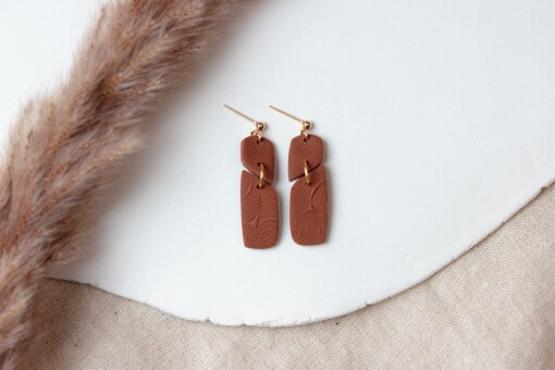Laura Burnt Sienna | Elegante Hangende Oorbellen van Klei – Lichtgewicht en Hypoallergeen