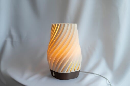 Smalle Nautilus - Witte Duurzame Tafellamp