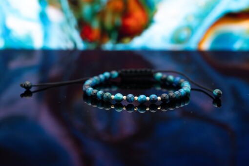 Prachtige armband met Blauwe Tijgeroog en 14 karaat geelgouden kralen