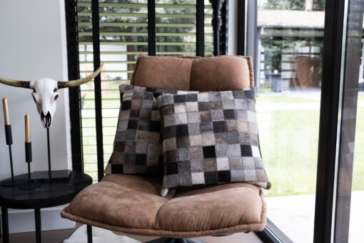 koeienhuid sierkussen patchwork - echt leer - grijs - 45cm x 45cm