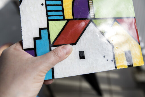 Huis en stad 2 - acrylverf op een houten paneel met een epoxylaag