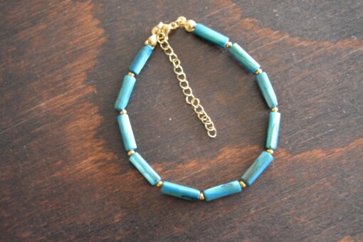 armbandje met schelpkralen