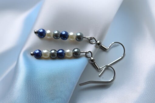 oorbellen met drie kleuren parels