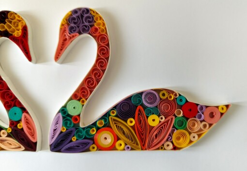 Papierkunst in quilling-techniek: Zwanen – symbolisch wanddecor in kleur voor jouw interieur