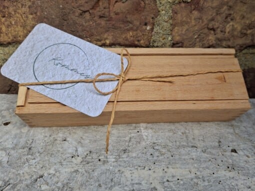 Gerecycelde ketting van papier en glaskralen
