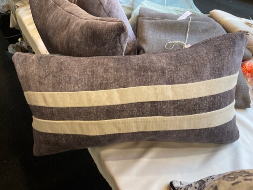 Pia paars kussen hoes met streep in beige