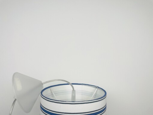 Unieke,, duurzame blauw/witte hanglamp - handgemaakt van tweedehands kleding