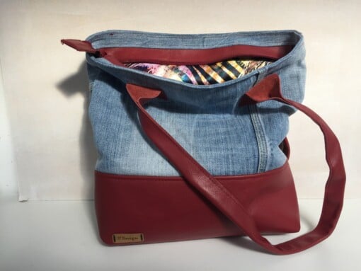Stoere handgemaakte shopper van gerecycled denim & donkerrood leer – uniek & duurzaam