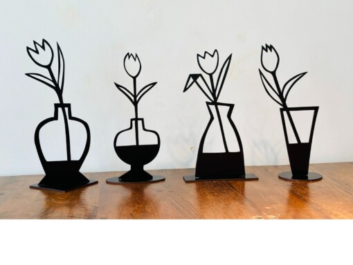 Tulpje in vaas – grafisch houten bloemenobject | Decoratief en eigenwijs tulpje, souvenir holland,