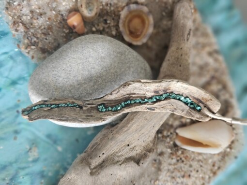 Ketting 004 drijfhout met gebroken glas