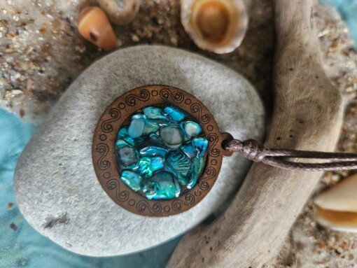 Ketting 007 met abalone schelp