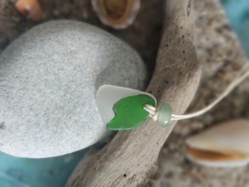 Ketting 021 2x zeeglas wit en groen, met aventurijn kraal