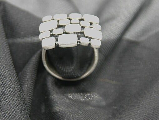 Squarred : licht geborstelde zilverkleurige ring