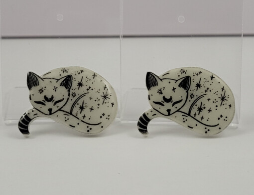 Slapende kosmische glow in the dark kitten magneet