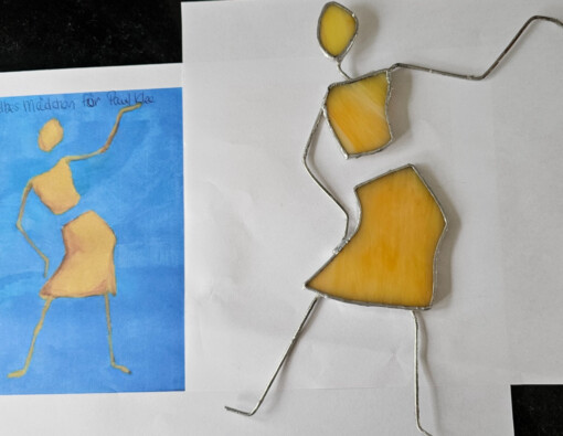 Gelbes Mädchen. Naar schilderij van J. Strieber. Glas in lood/ tiffany