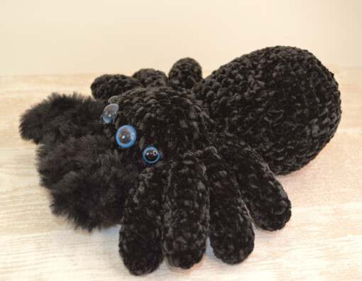 Zachte Spider-Spin knuffel: gehaakte velvet knuffels voor Halloween en spinnenliefhebbers,