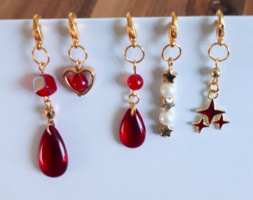 Handgemaakte Stitchmarkers/ steek markeerders, Set van 5: Perfecte accessoires voor Creatieve Geesten! verschillende thema's, Sleuterlhangers