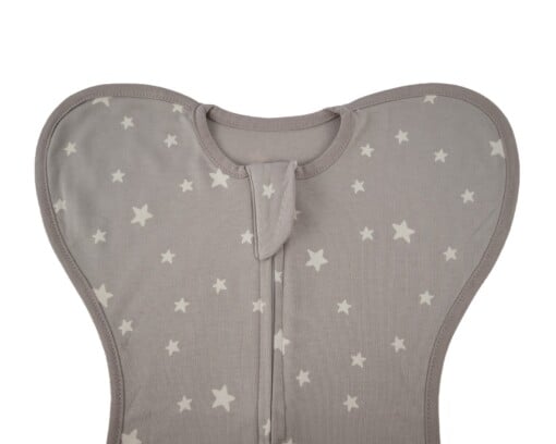 Honeybears Inbakerslaapzak – Slaapzak baby – Inbakerdoek baby - Swaddle up – Lichtgrijs met witte sterretjes – 0 tot 3 maanden - 60 cm - TOG 1.0