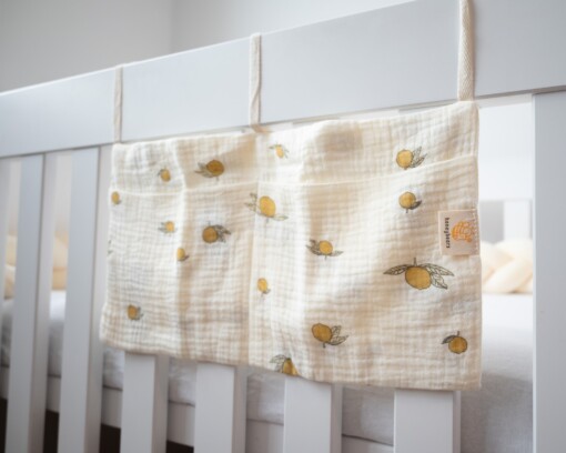 Honeybears box organizer baby - Box opbergzak – Box hangzak - Box opbergtas - Speelgoedzak - Opberg zak 100% organisch katoen – Kraamcadeau - Wit met citroentjes – 39 X 20 CM