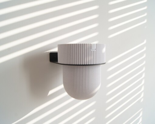 STERKSTAEL Flora S Eco Pot Marble Grey - bloempothouder - kleur houder zwart - kleur pot marmer grijs - inclusief bloempot ø12cm - poedercoating - staal - verticale muur