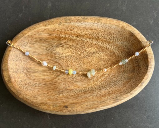 Kralenarmband met halfedelstenen in pasteltinten