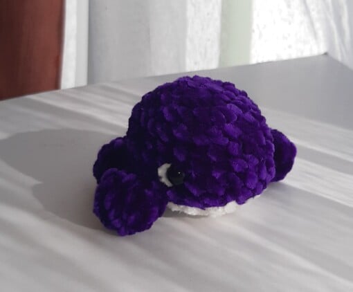 Schattige gehaakte sleutelhanger walvis: Een vroolijke vriend voor je sleutels: velvet yarn