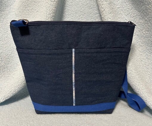 Donkerblauwe jeans schoudertas met geborduurd bladeren-tak