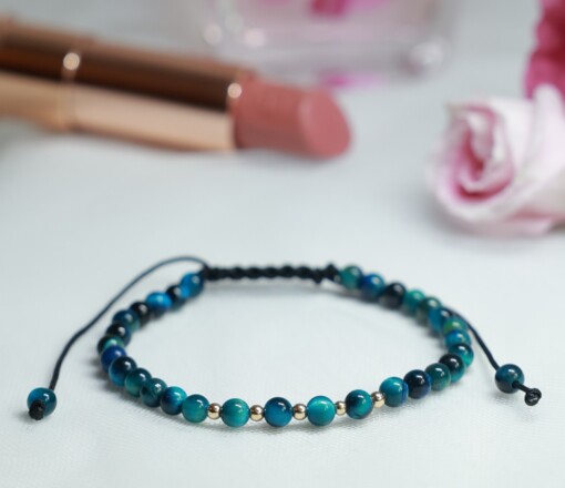 Armband met Blauwe Tijgeroog en 14 karaat gouden kralen 2,5 mm