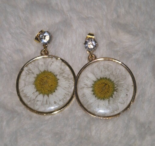 Ronde witte resin oorbellen
