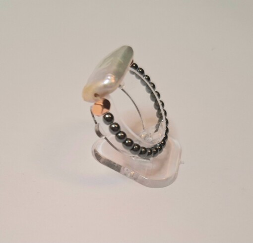 Echte parel en hematiet ring