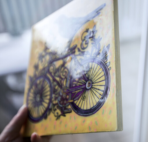 Forgotten bicycle -mini schilderij op hout