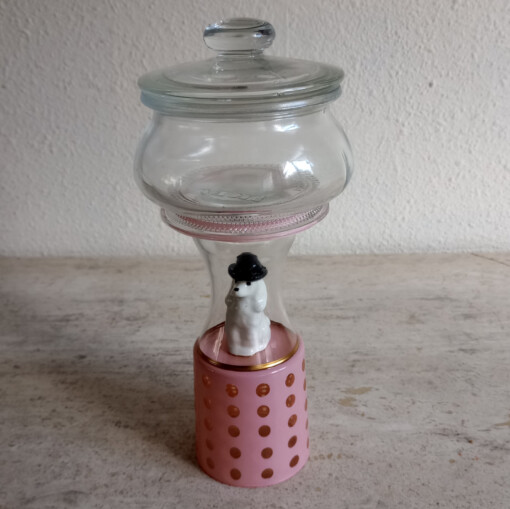POEDEL met BOLHOED glasobject met bonbonnière