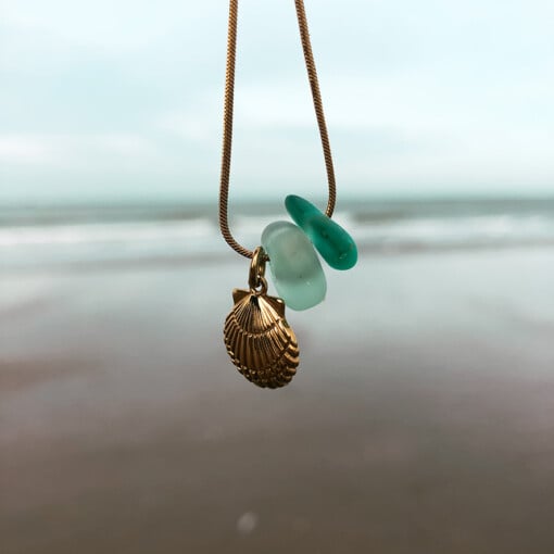 Zeeglas schelp ketting goud
