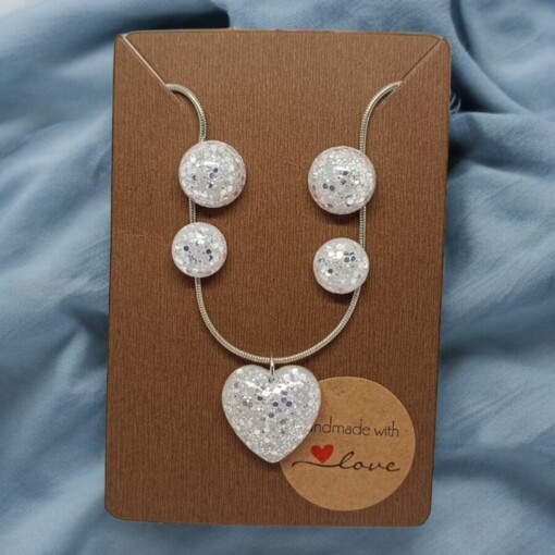 Glanzende Parelwitte Oorbellen en Ketting Set met Hartvormige Hanger