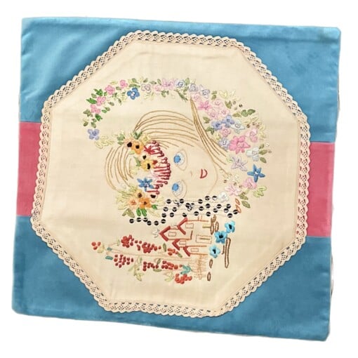 Geborduurd blauw velvet kussenhoes met borduursel