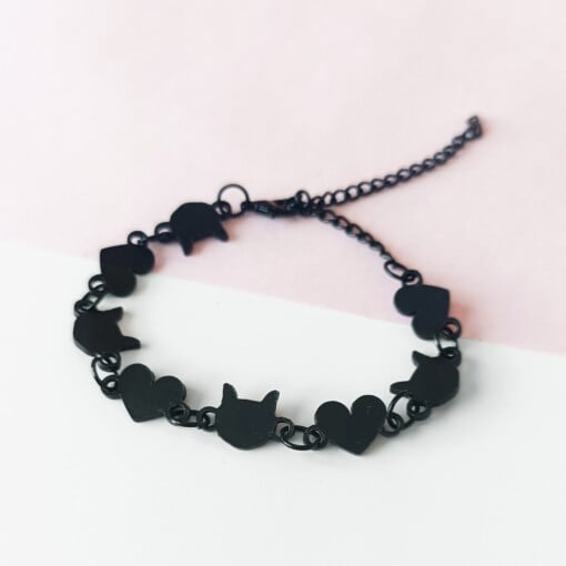 Kattenkopjes en hartjes armband