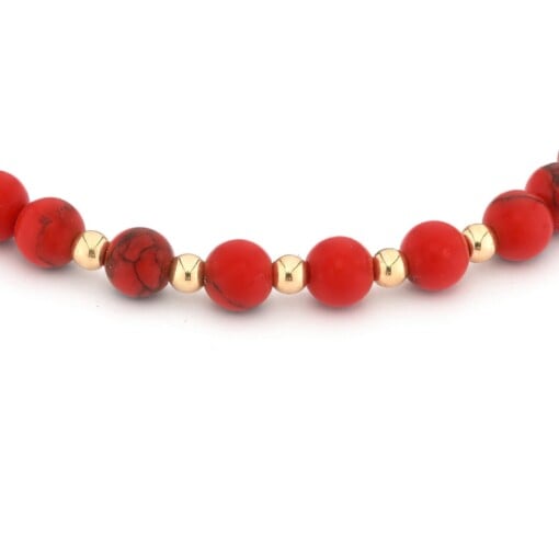 Elegante armband met rode howliet en 14 karaat geelgouden kralen 2,5 mm