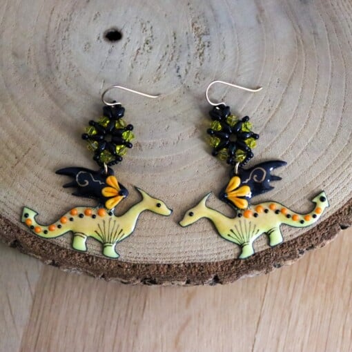 Gele draken oorbellen met emaille en goud vermeil.