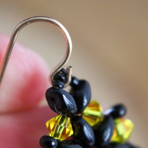 Gele draken oorbellen met emaille en goud vermeil.