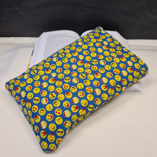 Booksleeve – Vrolijke Emoticon Print
