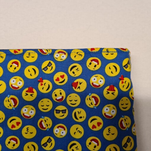 Booksleeve – Vrolijke Emoticon Print