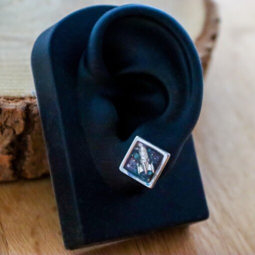 Grappige raket steker oorbellen "fly me to the moon" voor valentijnsdag