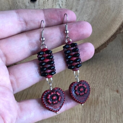 Hartjes oorbellen. Een romantisch en liefdevol cadeau voor valentijns dag
