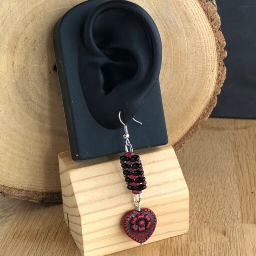 Hartjes oorbellen. Een romantisch en liefdevol cadeau voor valentijns dag